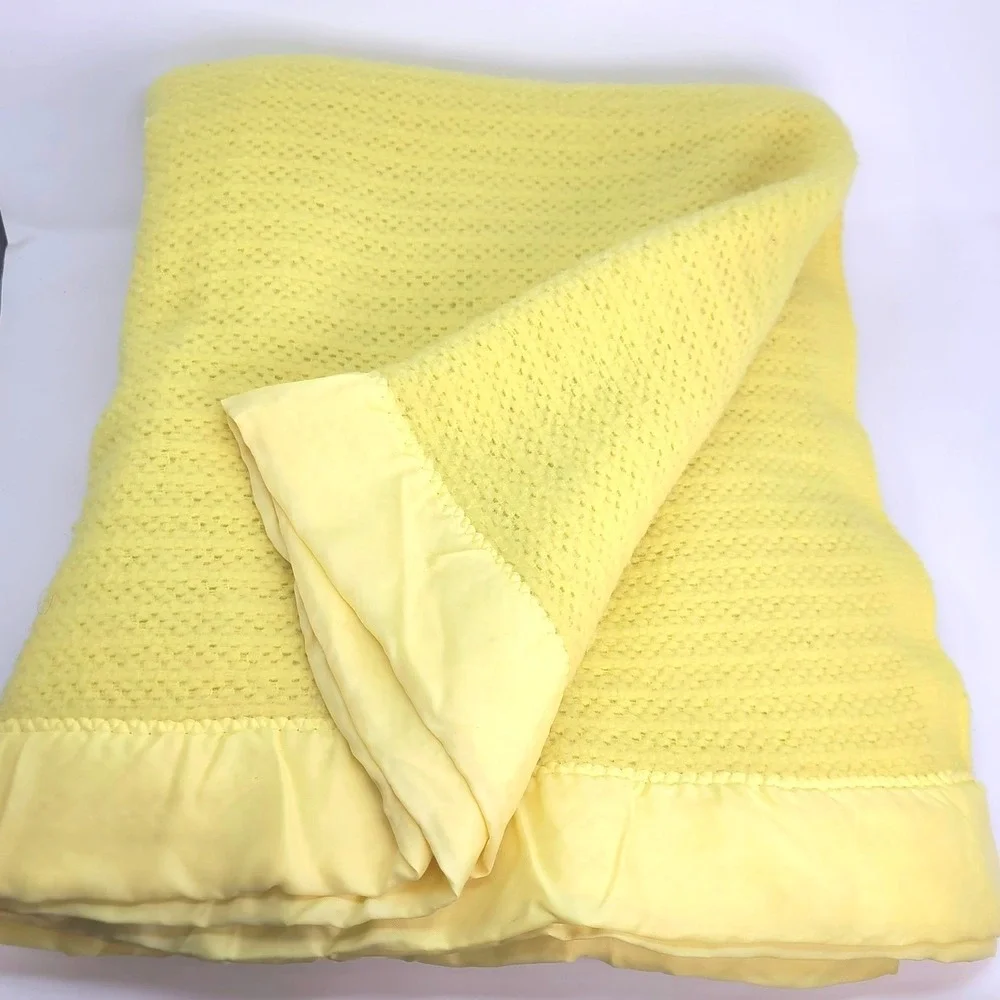 Vintage Waffle Weave Acrylic Blanket Yellow Satin Trim FULL Sz 80x88 Extra Soft